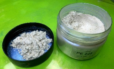 پودر اکلیل کروم سفید ته آبی کد Pe225 تصویر پودر اکلیل کروم سفید ته آبی کد Pe225
