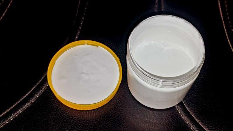 خمیررنگ سفید خمیررنگ - سفید - تصویر 1 خمیررنگ سفید خمیررنگ - سفید - تصویر 1