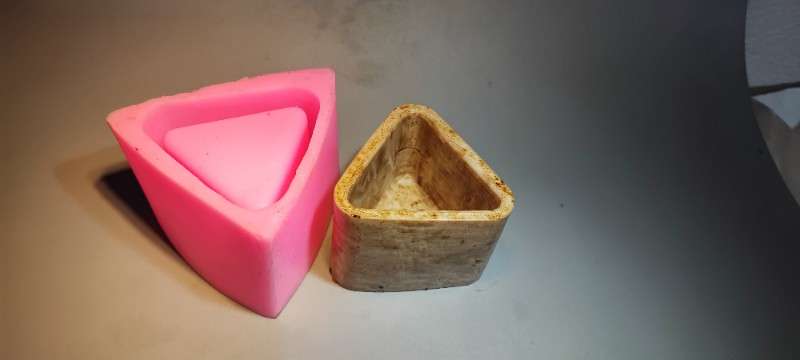 قالب سیلیکونی گلدان مثلثی کد 5463 - سیلیکونی - تصویر 1 قالب سیلیکونی گلدان مثلثی کد 5463 - سیلیکونی - تصویر 1
