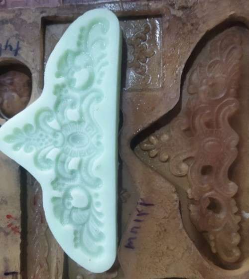 حاشیه سنتی بزرگ کد 2034 - سیلیکونی - تصویر 1 حاشیه سنتی بزرگ کد 2034 - سیلیکونی - تصویر 1